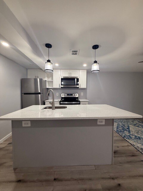 Building Photo - 219 9th St SE