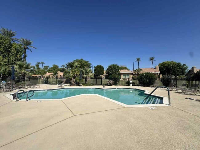 Building Photo - 4 Hermosillo Ln