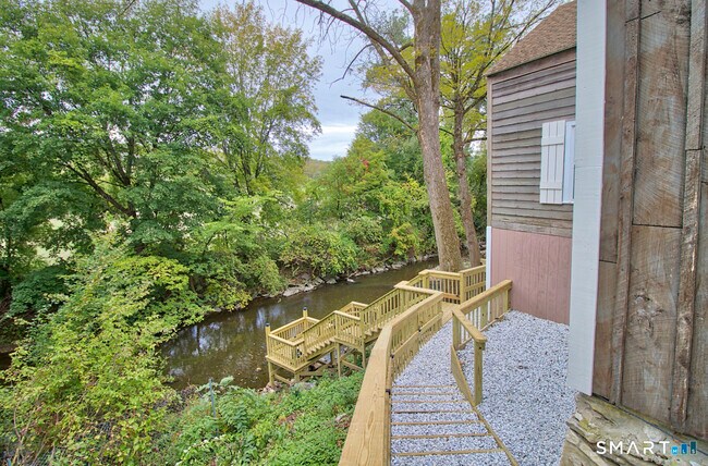 Building Photo - 15 Lower Rd