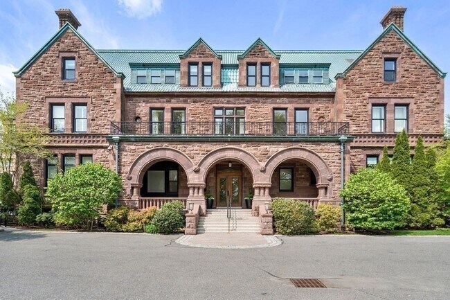 Building Photo - 120 Seaver St