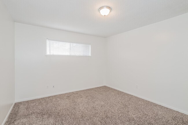 Building Photo - 26218 Maplewood Dr