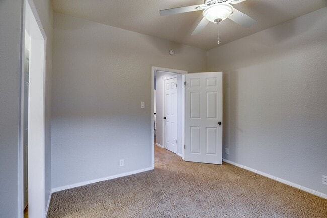 Building Photo - 10218 Scull Creek Dr