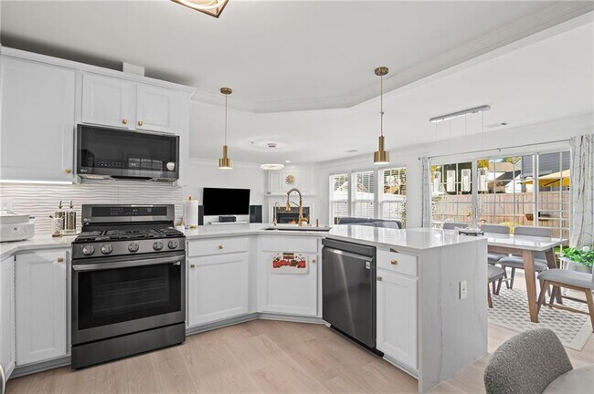 Building Photo - 266 Balaban Cir