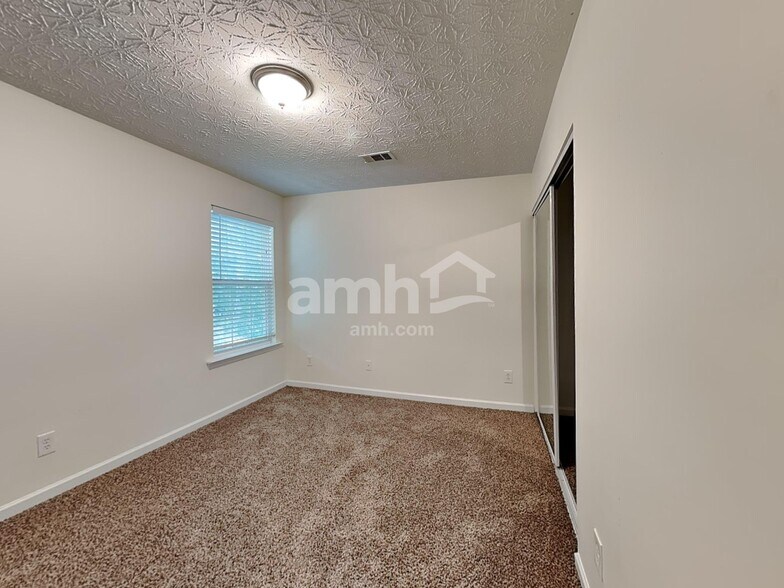 Building Photo - 134 Holly Mill Village Dr