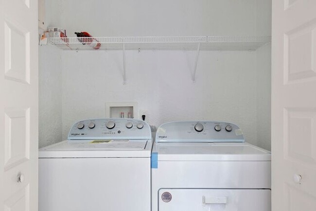 Building Photo - Lovely 3/2.5 Spacious Home with a Large Backyard in an Unbeatable Location near Downtown Orlando!