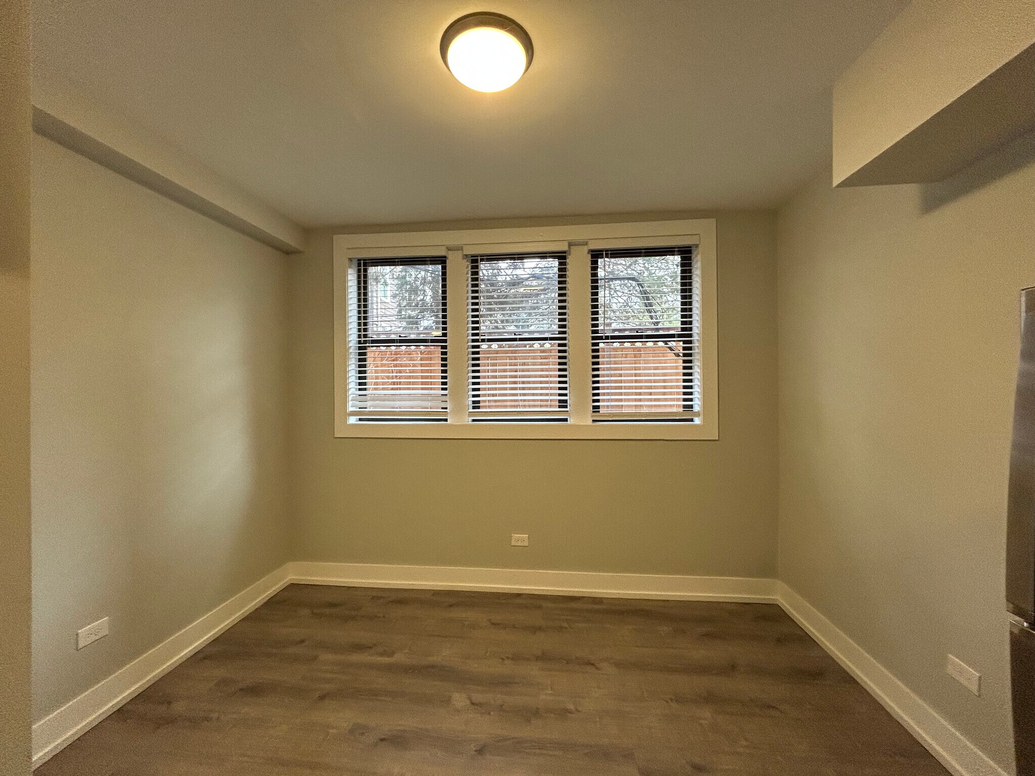 Building Photo - 1128 Maple Ave