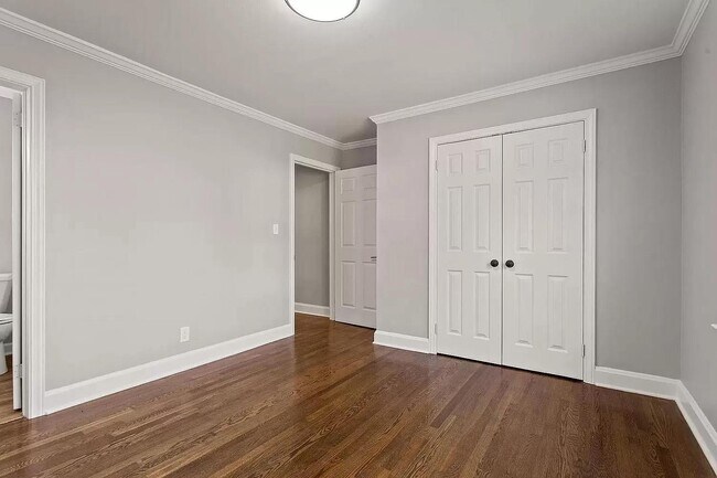 Building Photo - 305 Hillside Dr