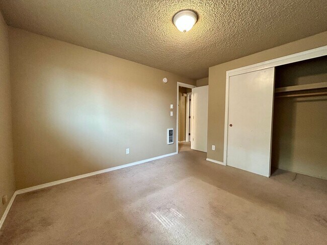 Building Photo - 509-511 SE 110th Ave