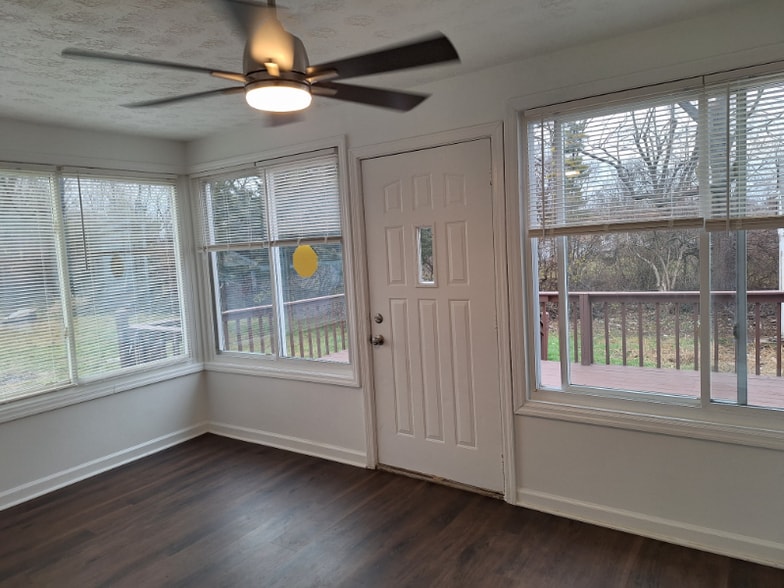 Building Photo - 179 N Sylvan Ave