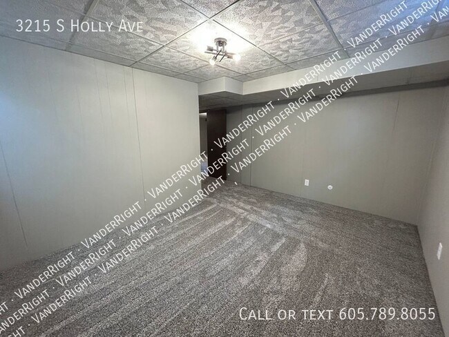 Building Photo - Updated 3 Bedroom 2 Bathroom!