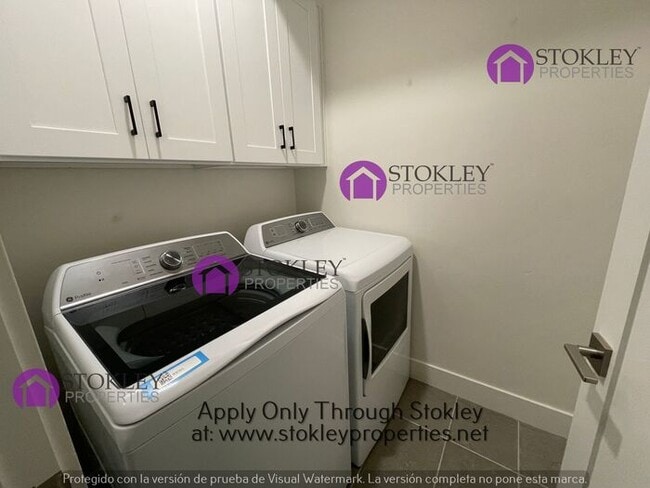 Building Photo - 3184 Manor Ave