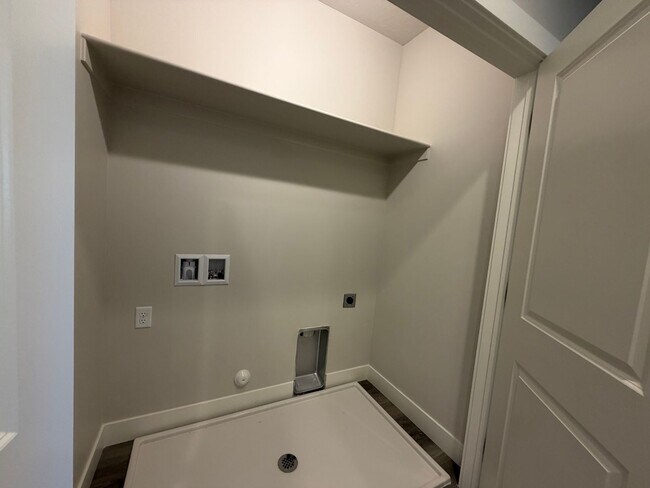 Building Photo - BRAND NEW TOWNHOME FOR RENT!