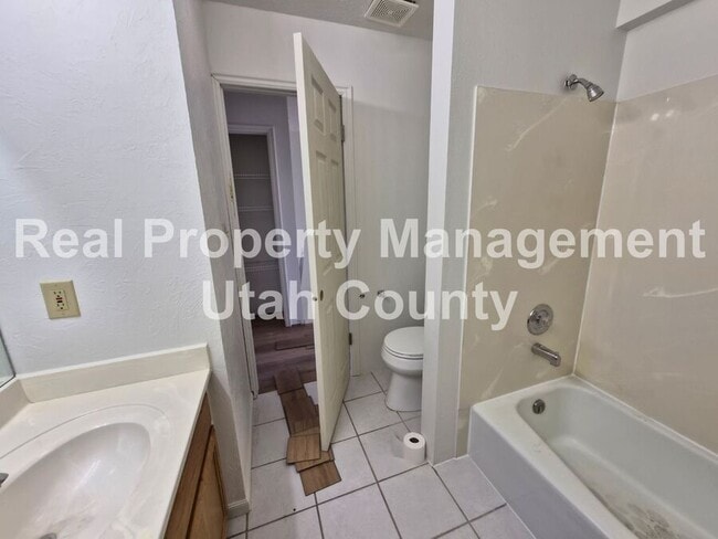 Building Photo - 747 Hanover Dr