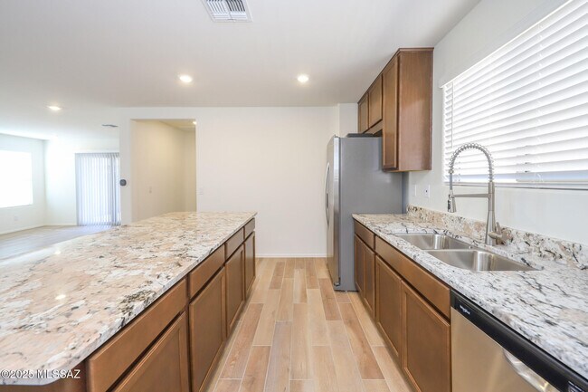 Building Photo - 9122 E Red Blf Ct