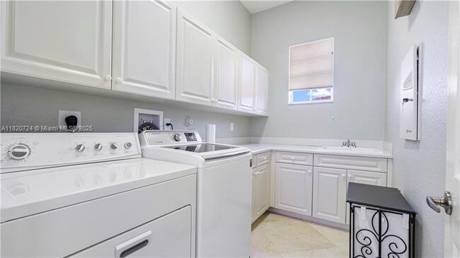 Building Photo - 11076 NW 79th Pl
