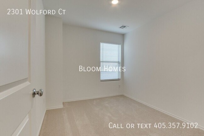 Building Photo - 2301 Wolford Ct