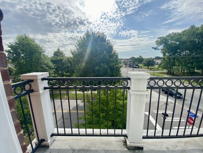 Building Photo - Broad Creek