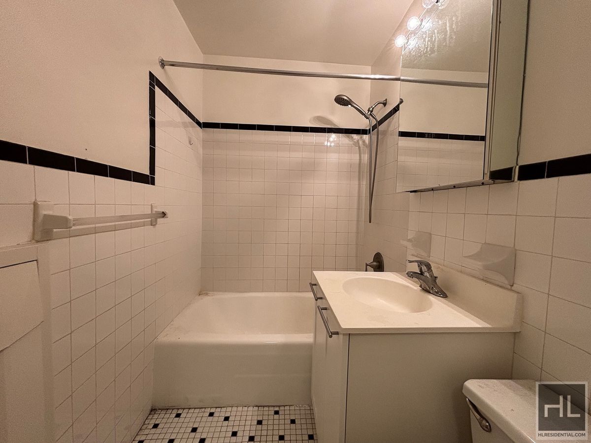 Building Photo - Fourth Avenue