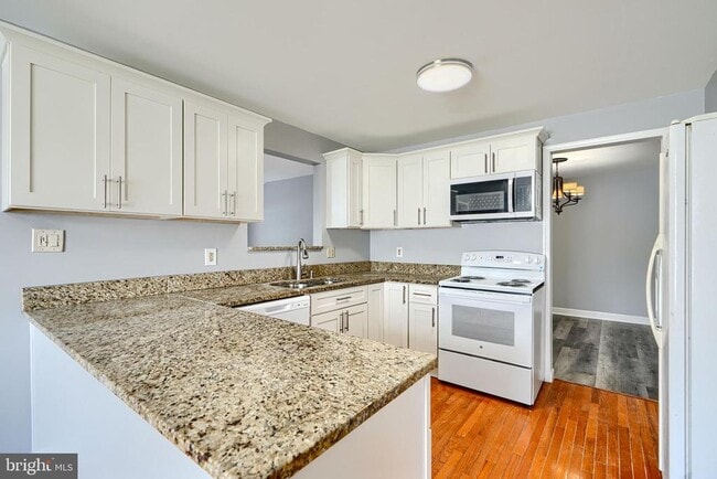 Building Photo - 7 Crestview Garth
