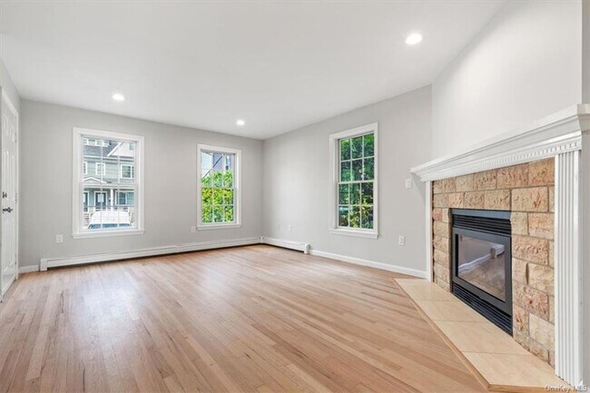 Building Photo - 131 Maple Ave