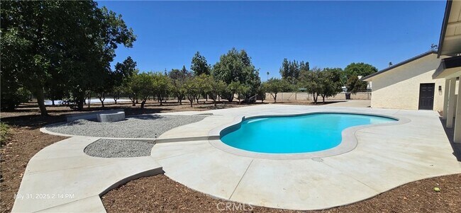 Building Photo - 3024 Sonrisa Dr