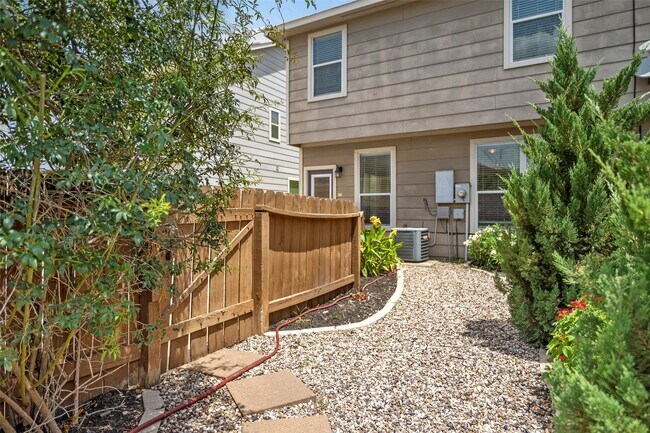 Building Photo - 16783 Mammoth Springs Dr