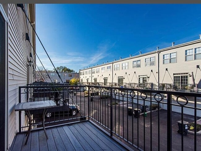 Building Photo - 7426 W Fullerton Ave