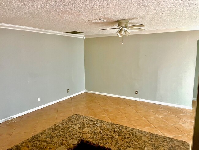 Building Photo - 17 Crossings Cir