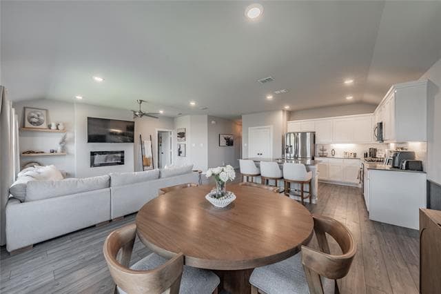 Building Photo - 10537 Big Lagoon Dr