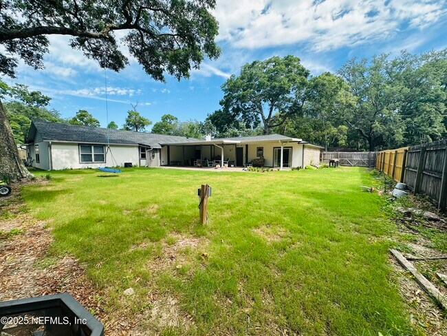 Building Photo - 14066 Inlet Dr