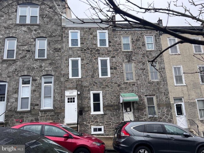 Building Photo - 137 Vassar St