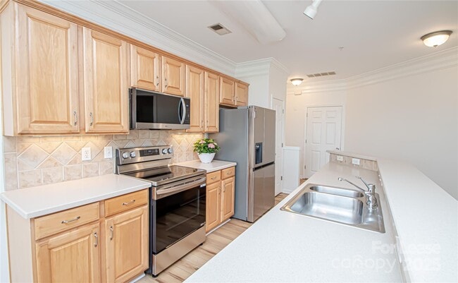 Building Photo - 14849 Santa Lucia Dr