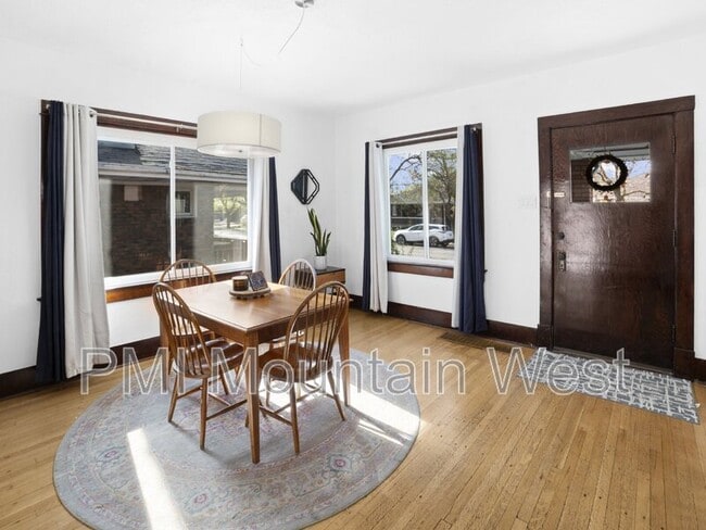 Building Photo - 647 Bryan Ave