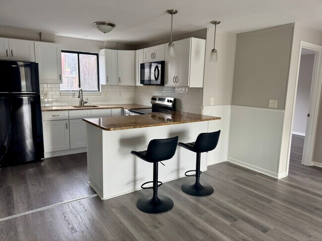 Building Photo - 70 Weber St