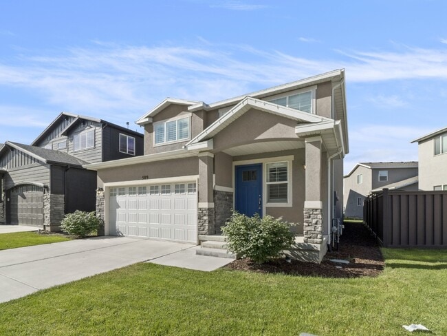 Building Photo - Stunning Bluffdale Home