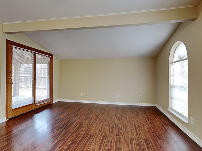 Building Photo - 1517 Camelia Dr