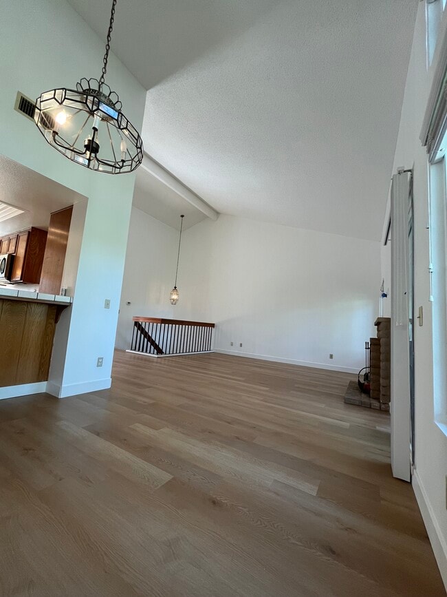 Building Photo - 1550 Apache Dr