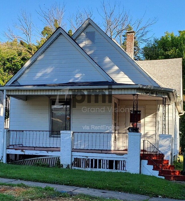 Primary Photo - 852 W Waggoner St