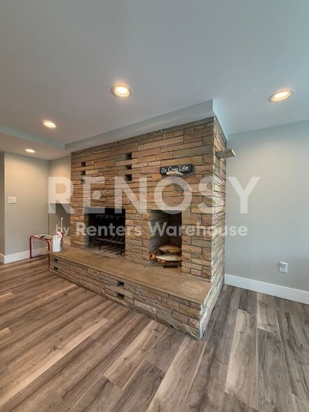 Building Photo - 1721 Rivercrest Rd N