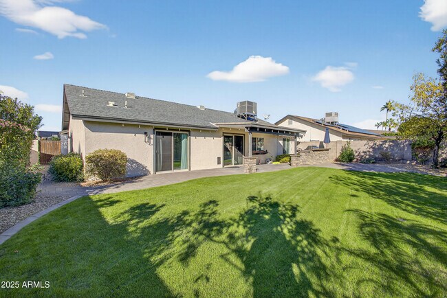 Building Photo - 6833 E Kelton Ln