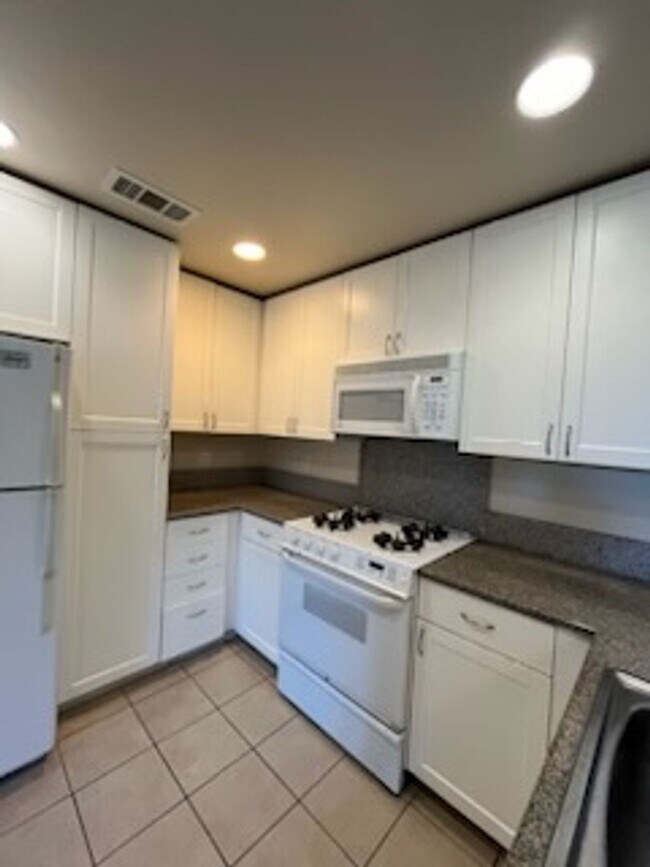 Building Photo - Epic REA - Great 1 BR/1 BA Condo w/Parking in Montebello Community of Cupertino