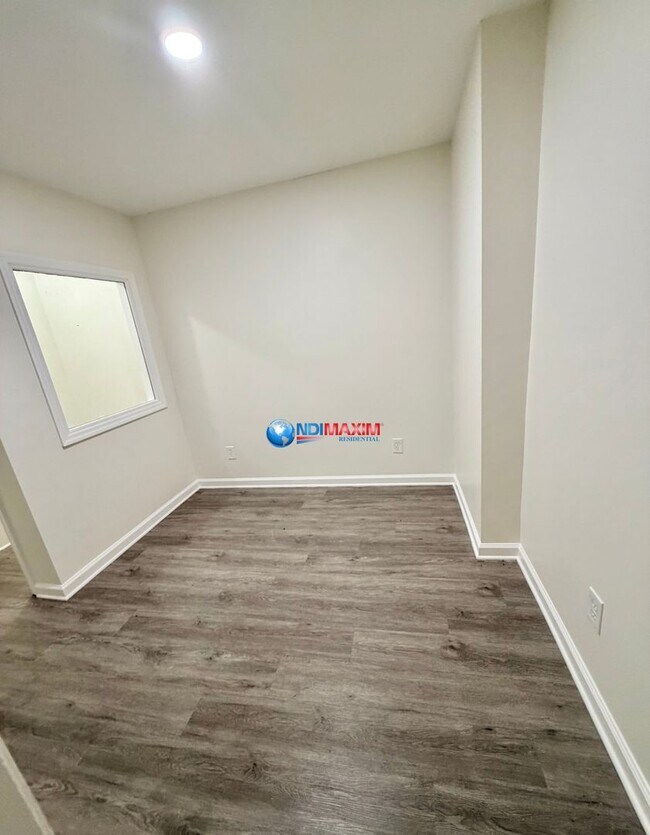 Building Photo - Spacious RENOVATED house with full walk-out basement in Jonesboro