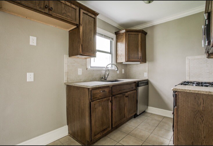 Building Photo - 417 E Holley St