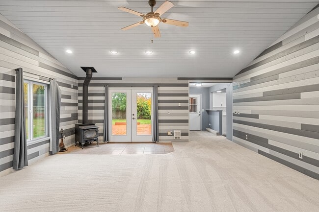 Building Photo - 410 Lois Ln Ct