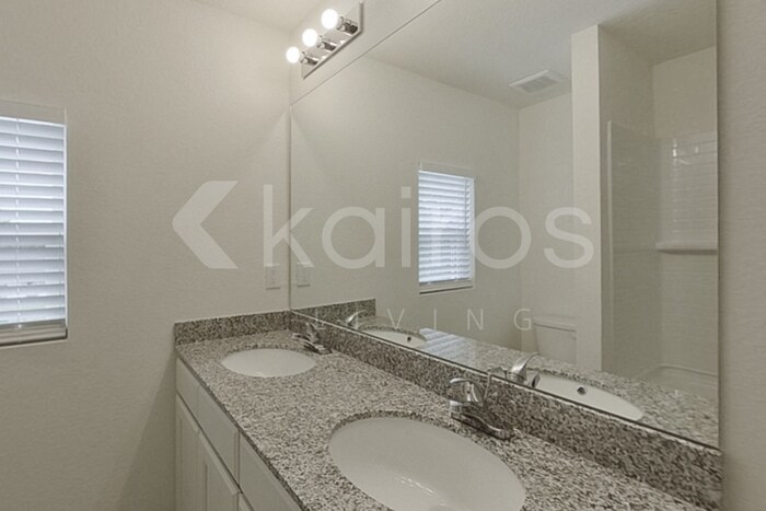 Building Photo - 12378 Paramount Dr S