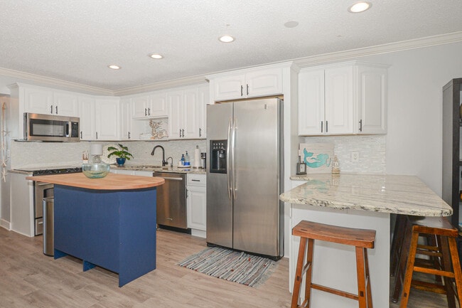 Building Photo - 110 SW Hideaway Pl