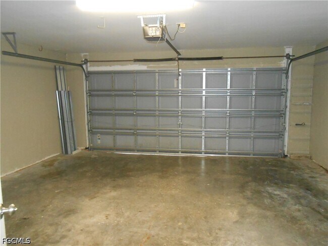 Building Photo - 1221 Belair St E