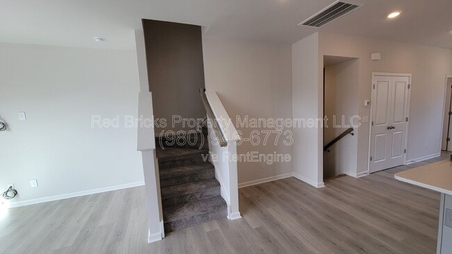 Building Photo - 2354 Donnelly Hls Ln