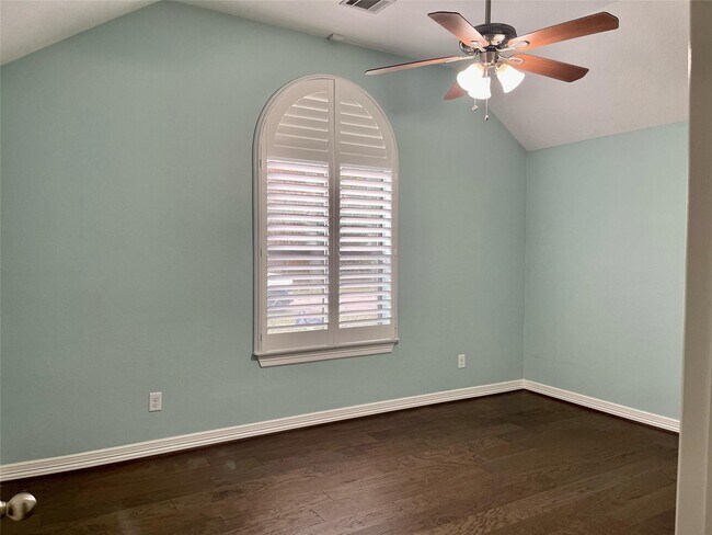 Building Photo - 3223 Hemingway Dr