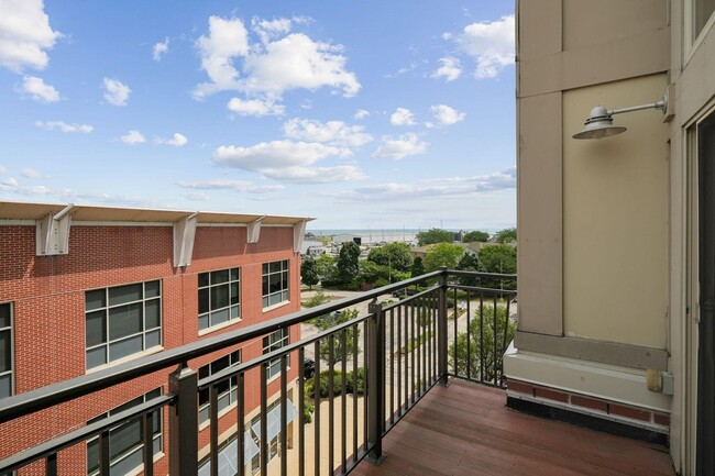 Building Photo - 141 Main St